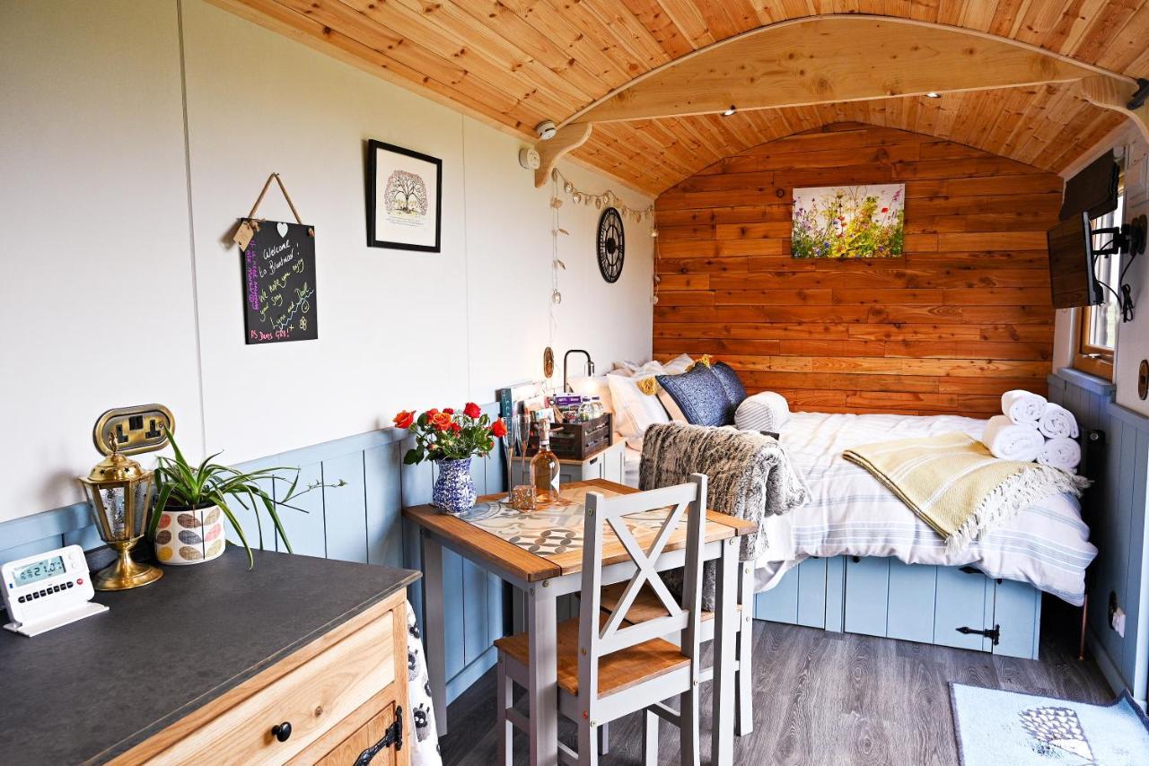 Luxury Shepherd Hut In The Peak District Bakewell Extérieur photo
