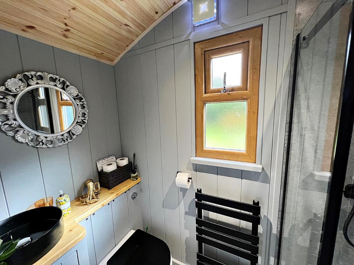 Luxury Shepherd Hut In The Peak District Bakewell Extérieur photo