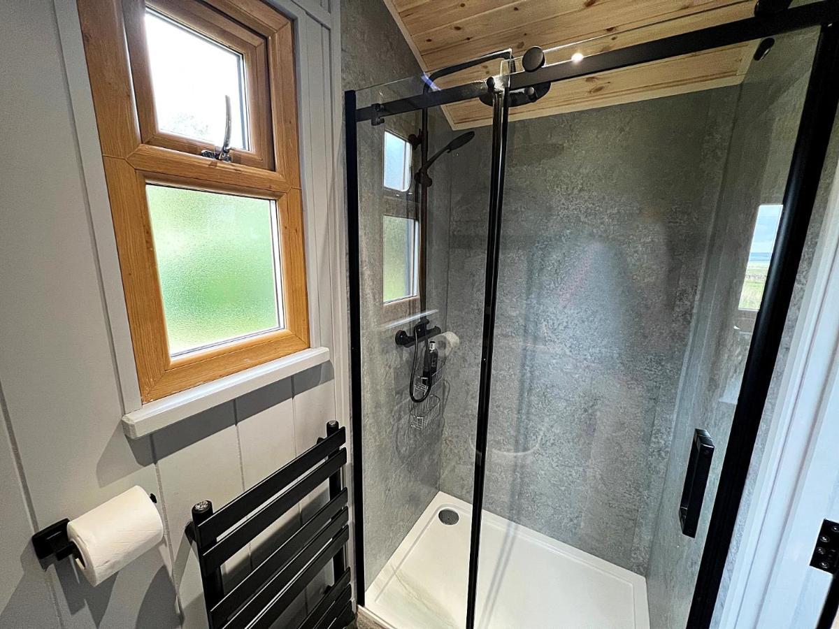 Luxury Shepherd Hut In The Peak District Bakewell Extérieur photo