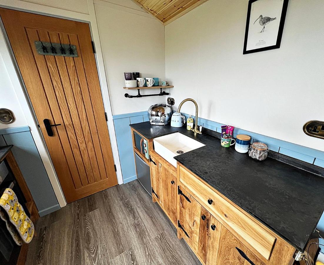 Luxury Shepherd Hut In The Peak District Bakewell Extérieur photo