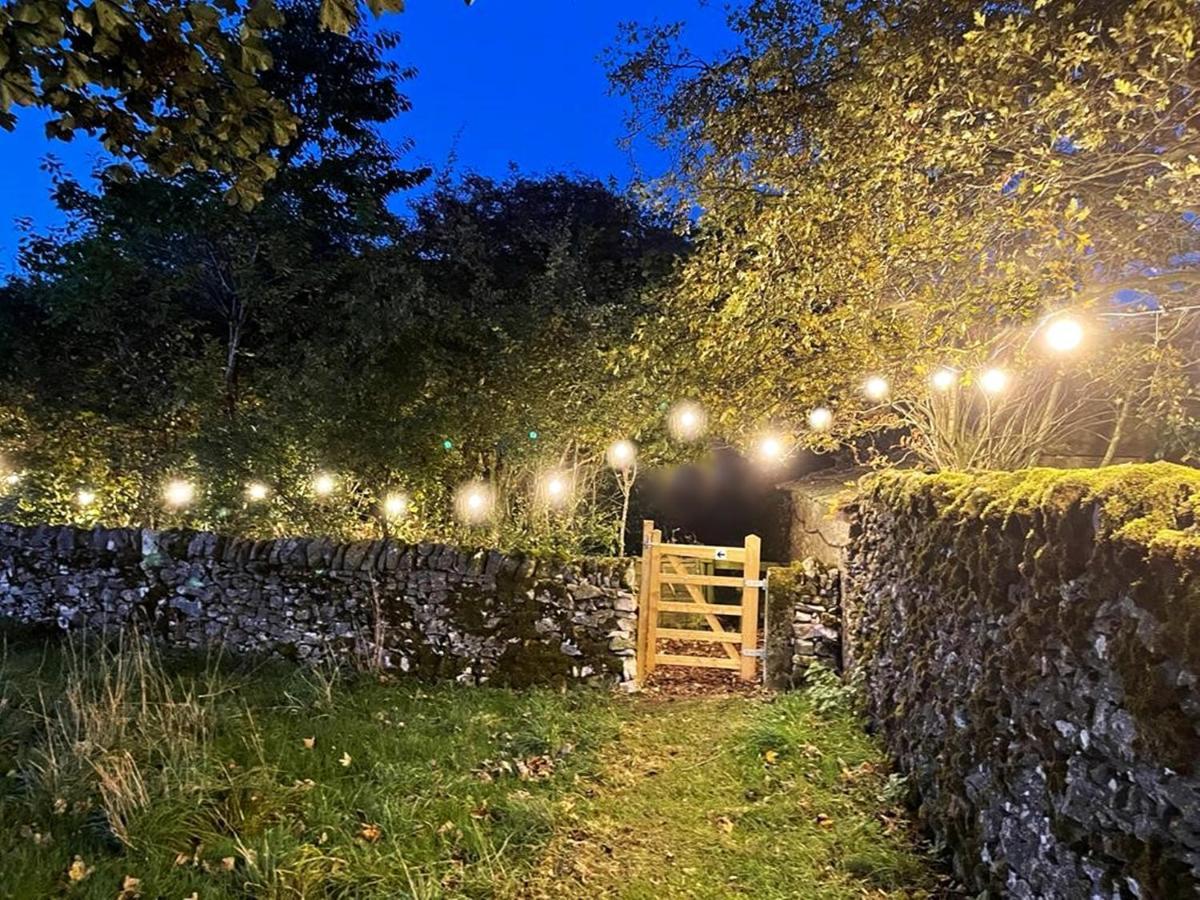 Luxury Shepherd Hut In The Peak District Bakewell Extérieur photo