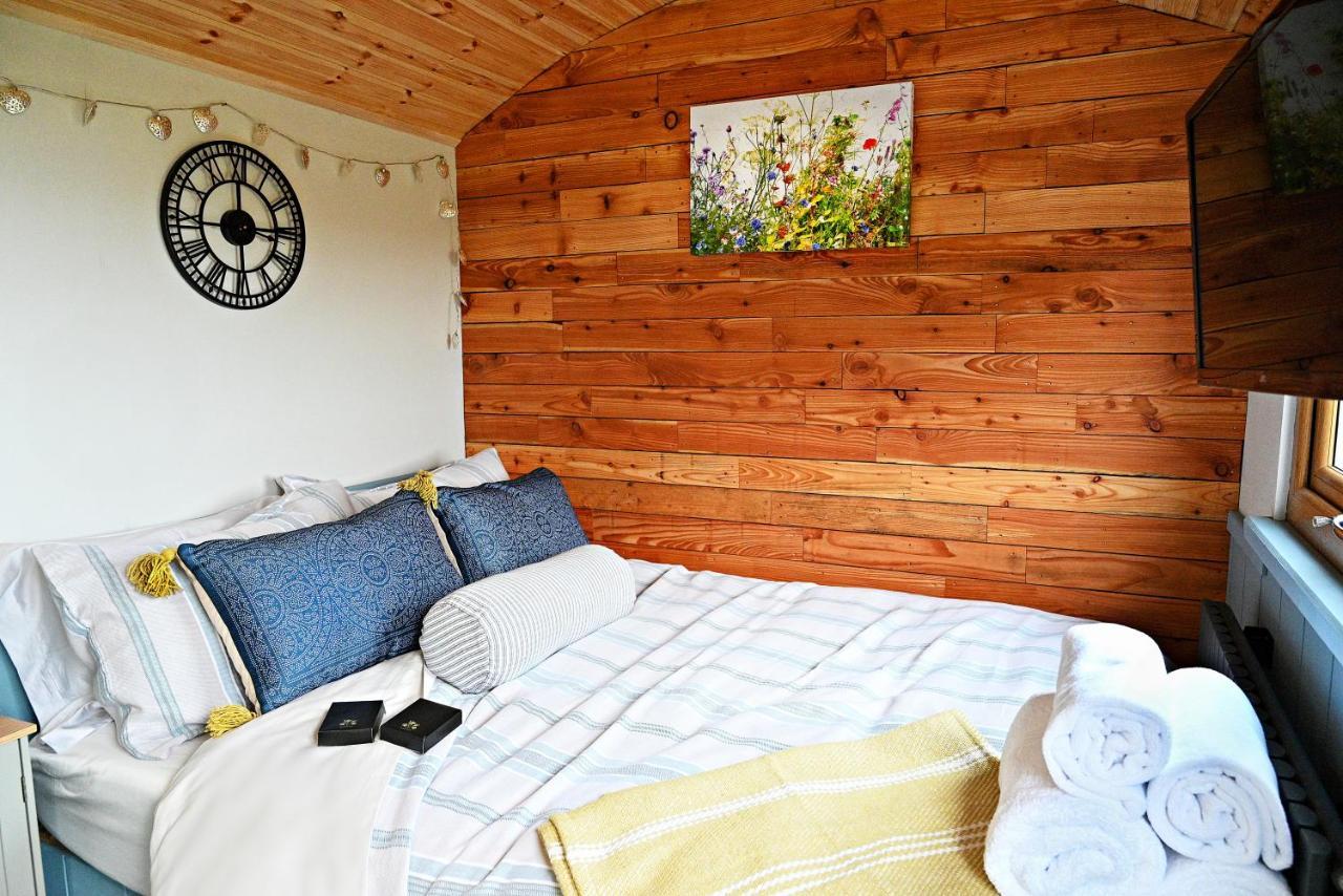 Luxury Shepherd Hut In The Peak District Bakewell Extérieur photo