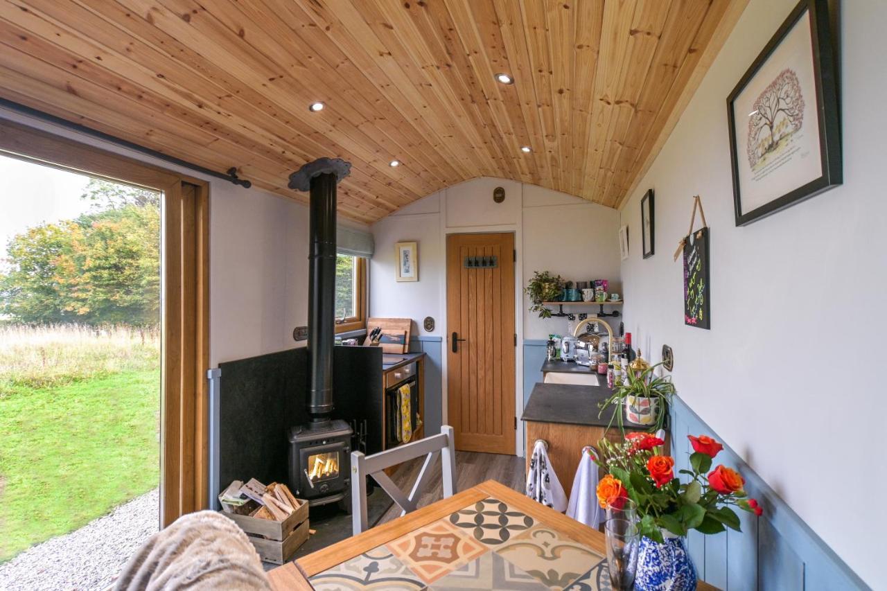 Luxury Shepherd Hut In The Peak District Bakewell Extérieur photo