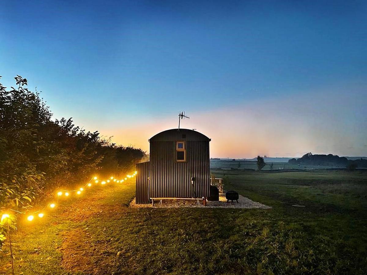 Luxury Shepherd Hut In The Peak District Bakewell Extérieur photo