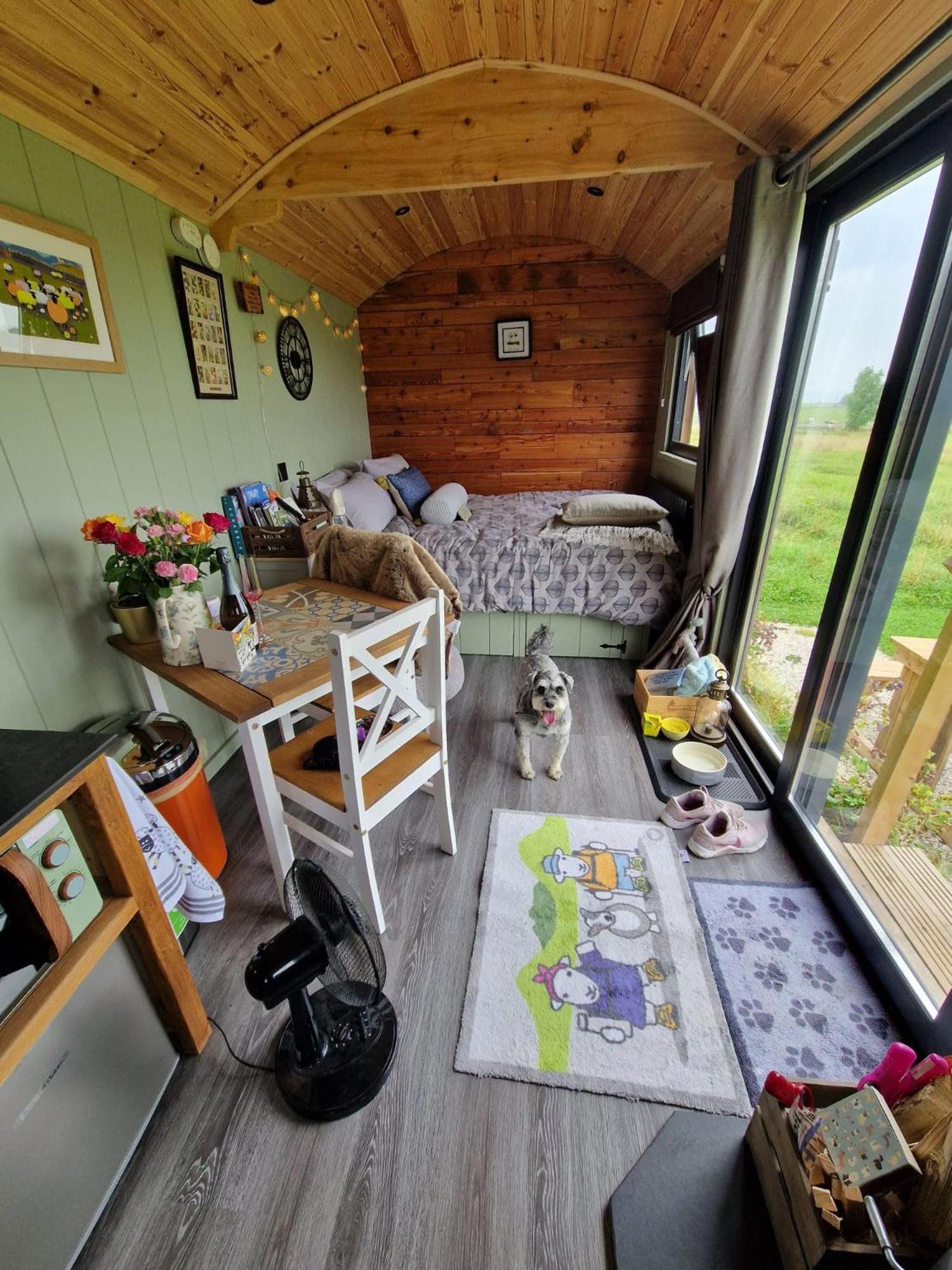 Luxury Shepherd Hut In The Peak District Bakewell Extérieur photo